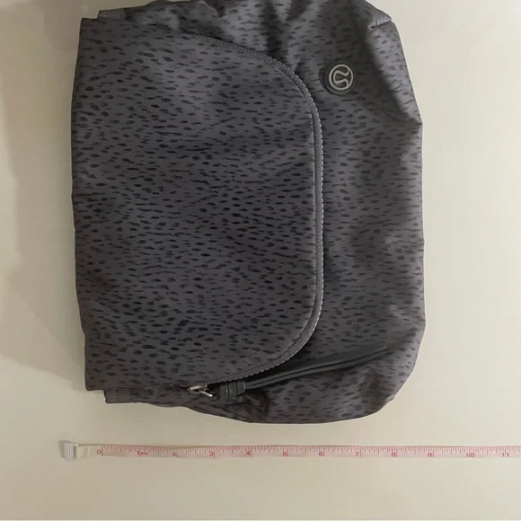 Lululemon Party Om Bag - Picture 14 of 17